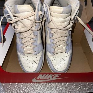 Women’s high dunks size 9